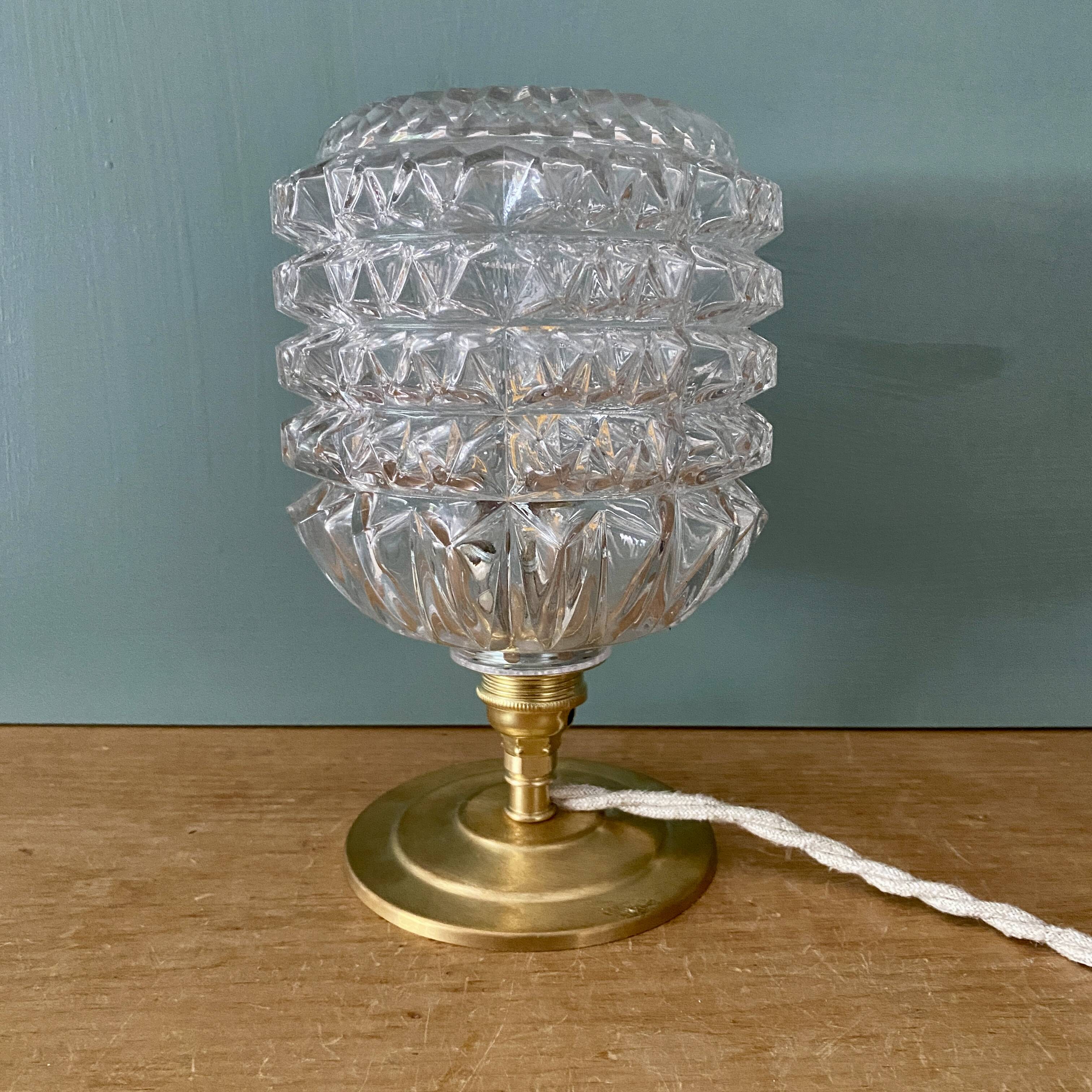 Vintage globe table lamp in molded and chiseled glass