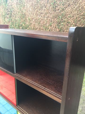 Vintage showcase library