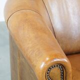 Fauteuil club en cuir de mouton patiné couleur cognac