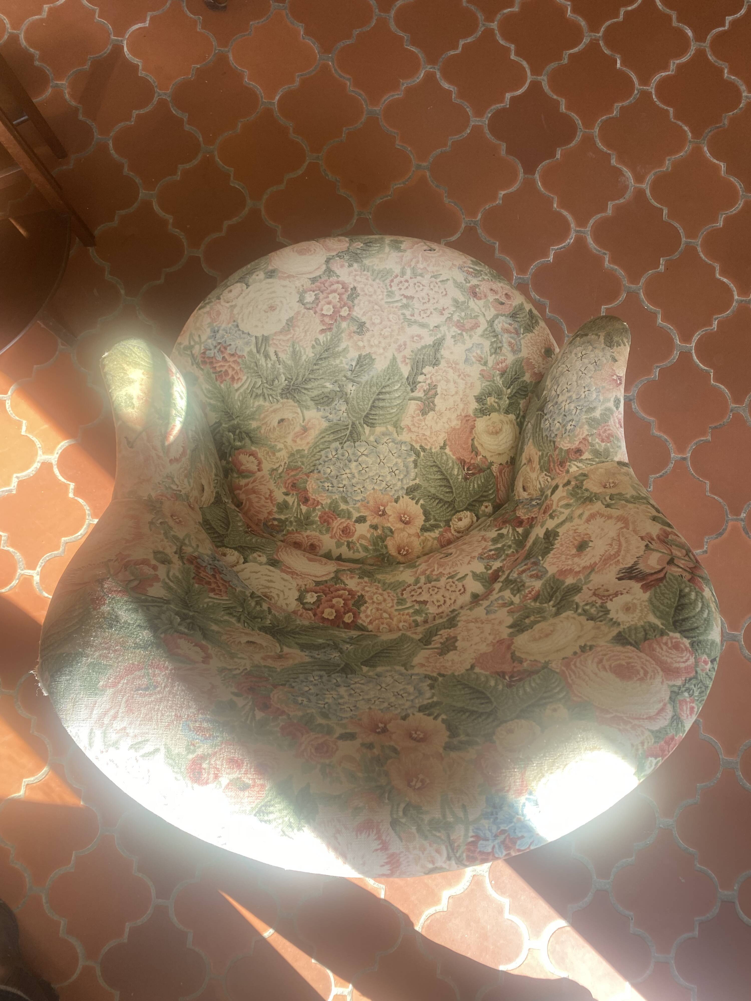 Flowery toad armchair