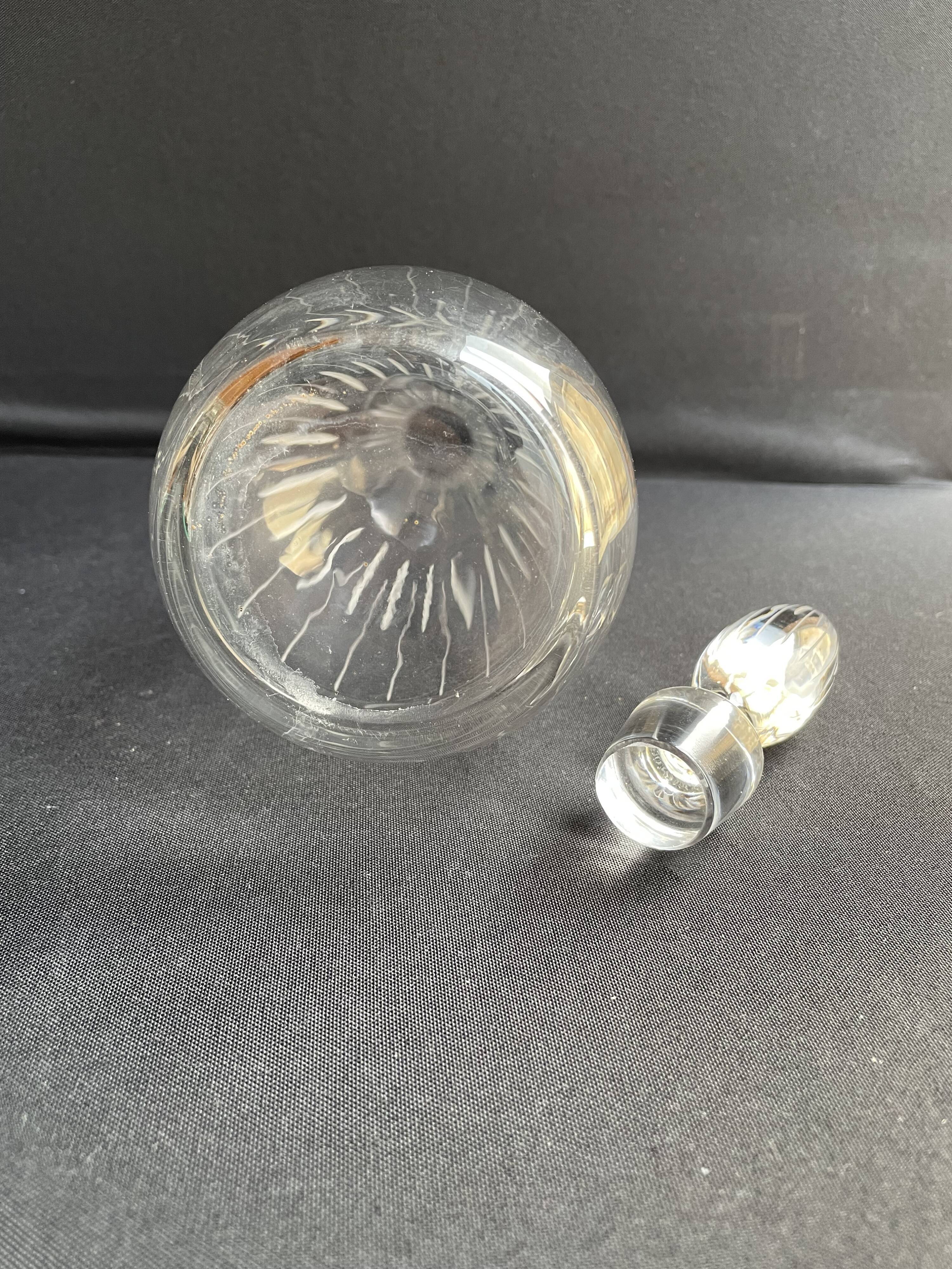 Carafe en cristal soufflé et taillé