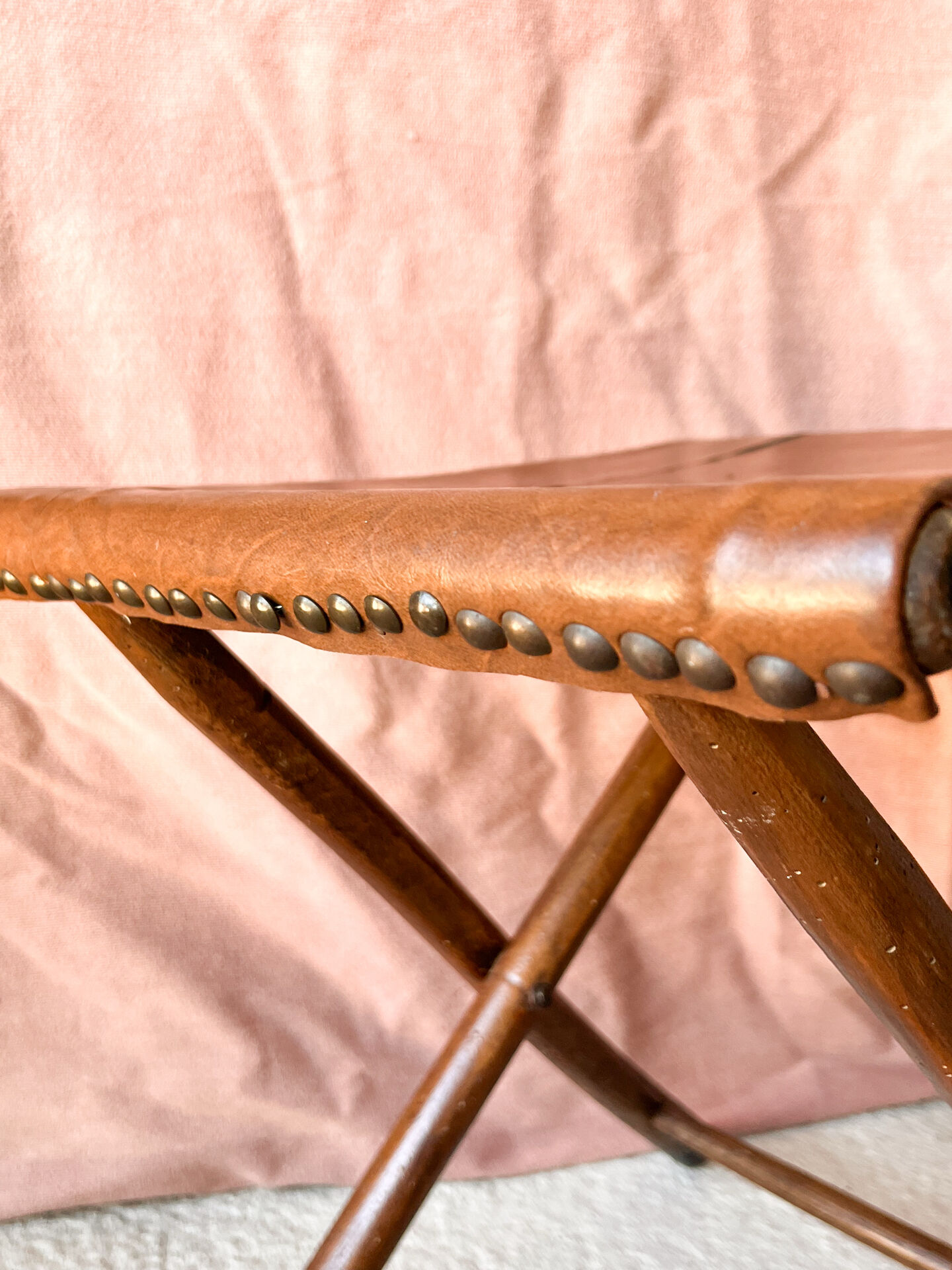 Tabouret de en Cuir et Bois Style Curule