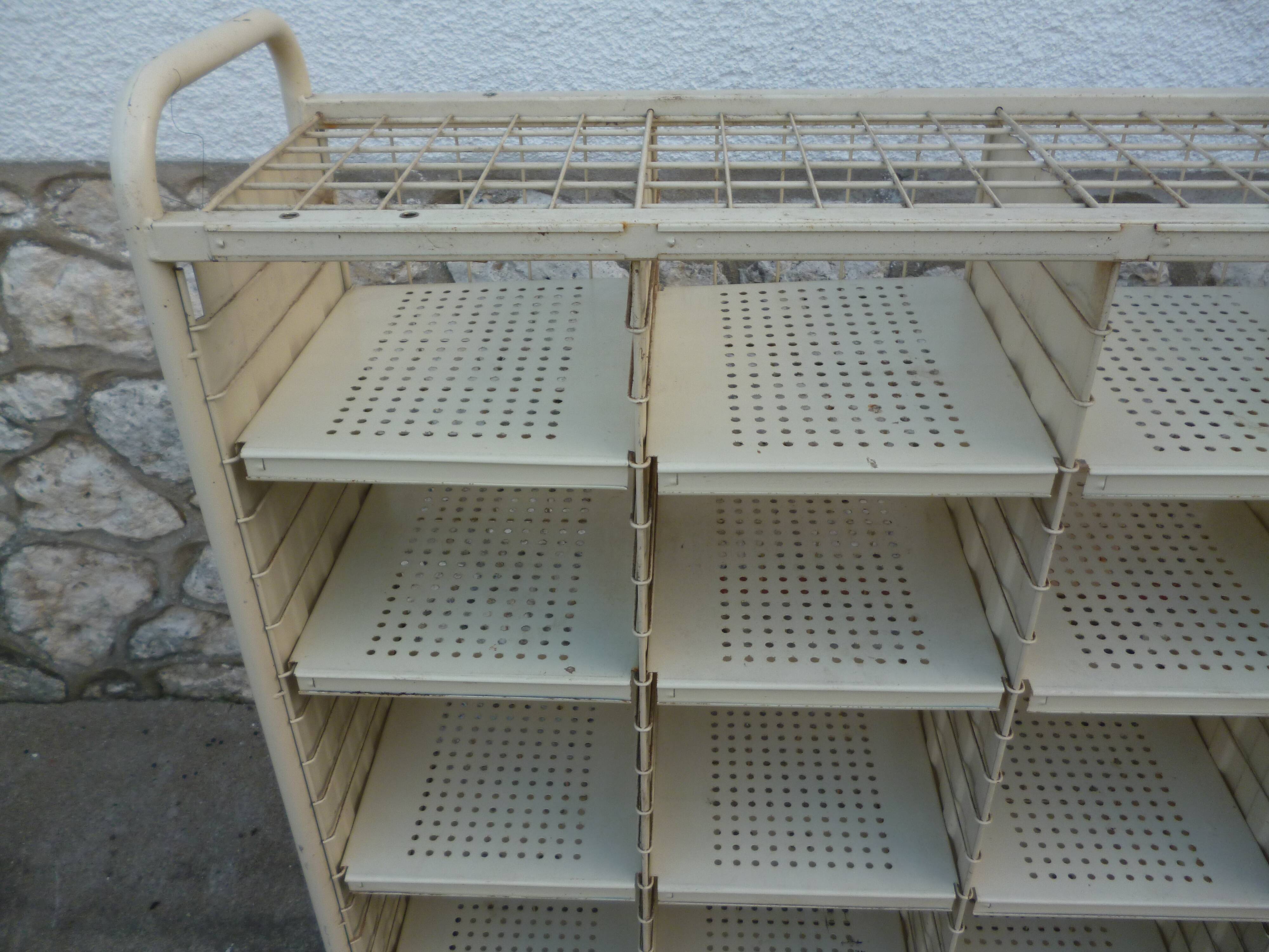 Large furniture storage 25 sorting lockers La Poste