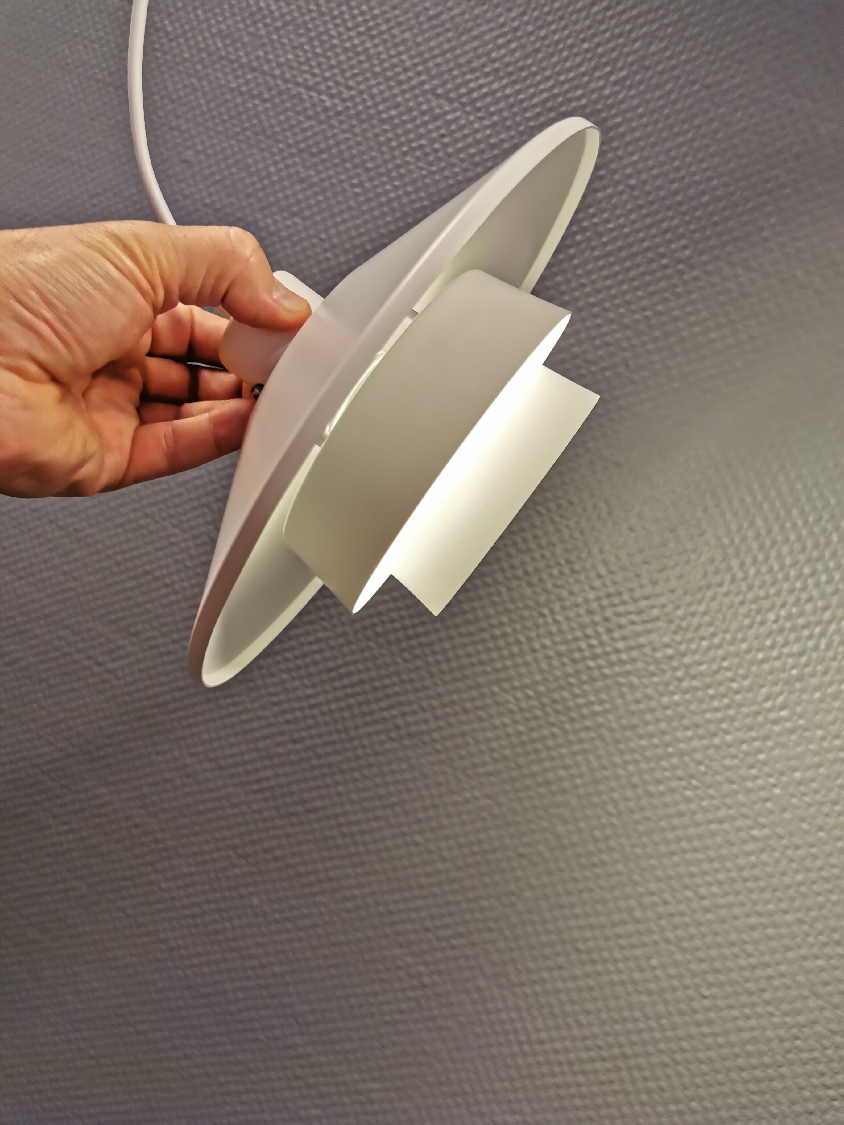 Small hanging lamp in a beautiful white color, produced by Super-Light Denmark.