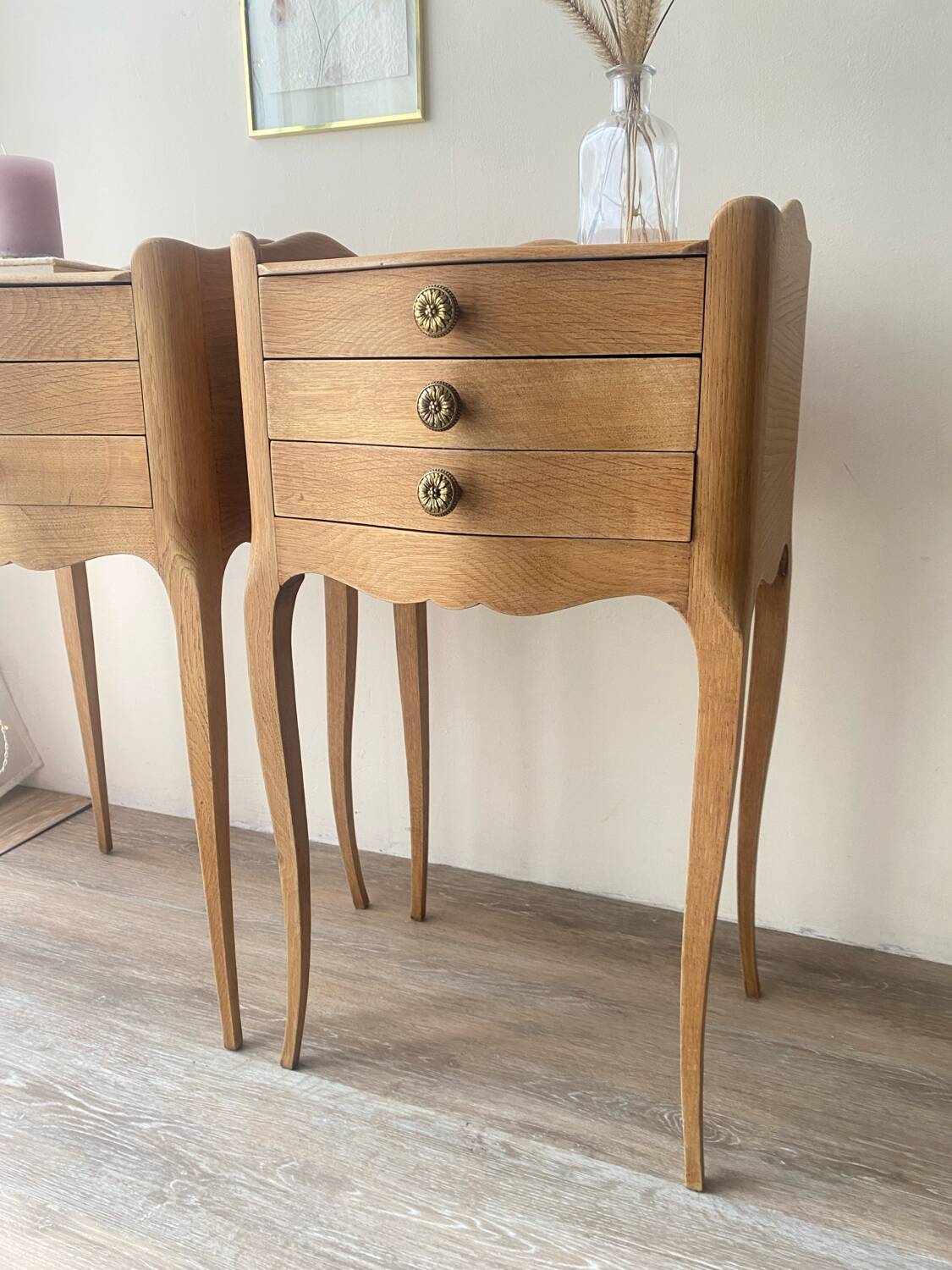 Paire de chevets en chêne - style Louis XV rustique- bois blond brut