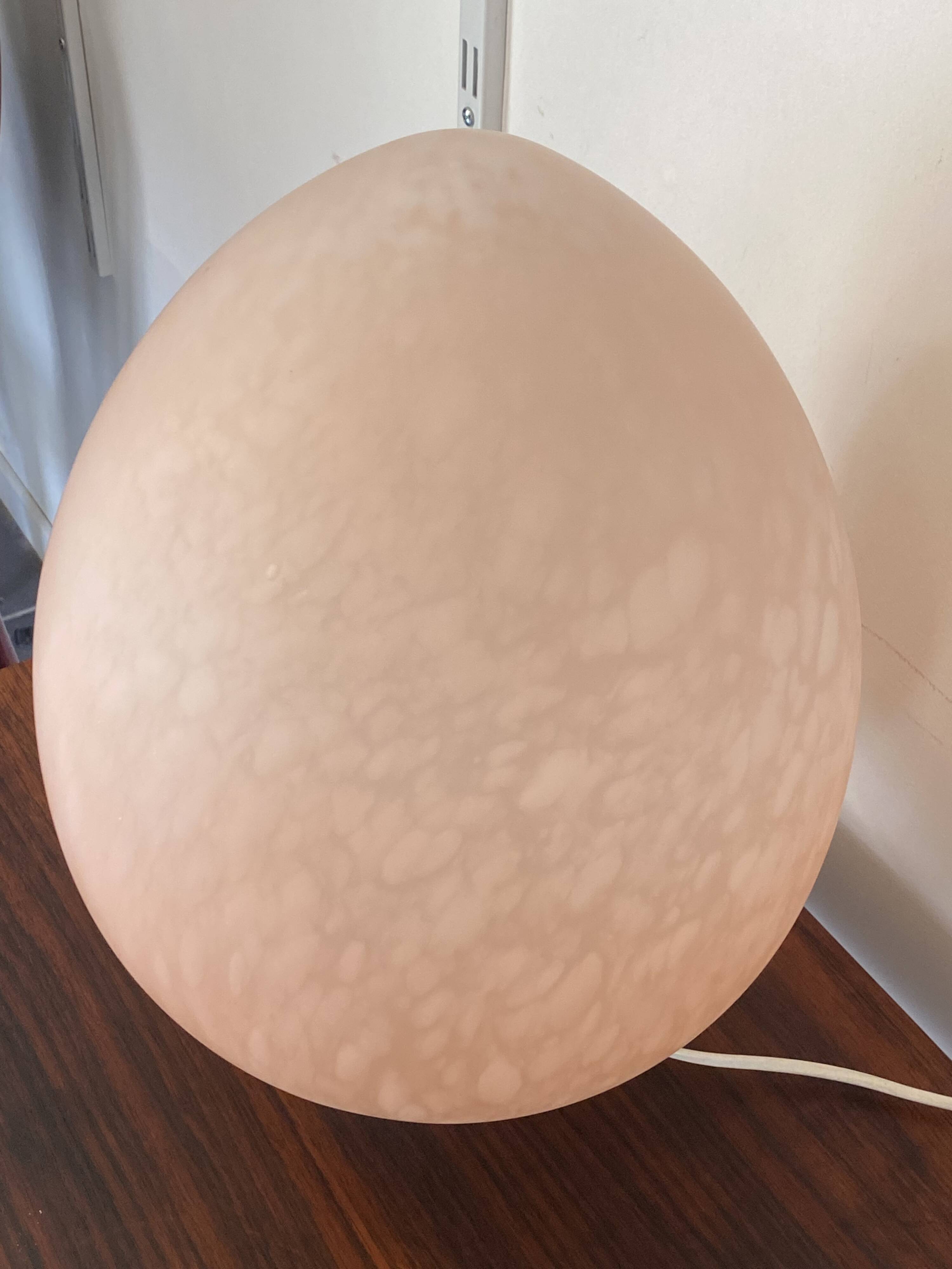 Vintage 1970s speckled glass egg lamp by Vianne in pink.