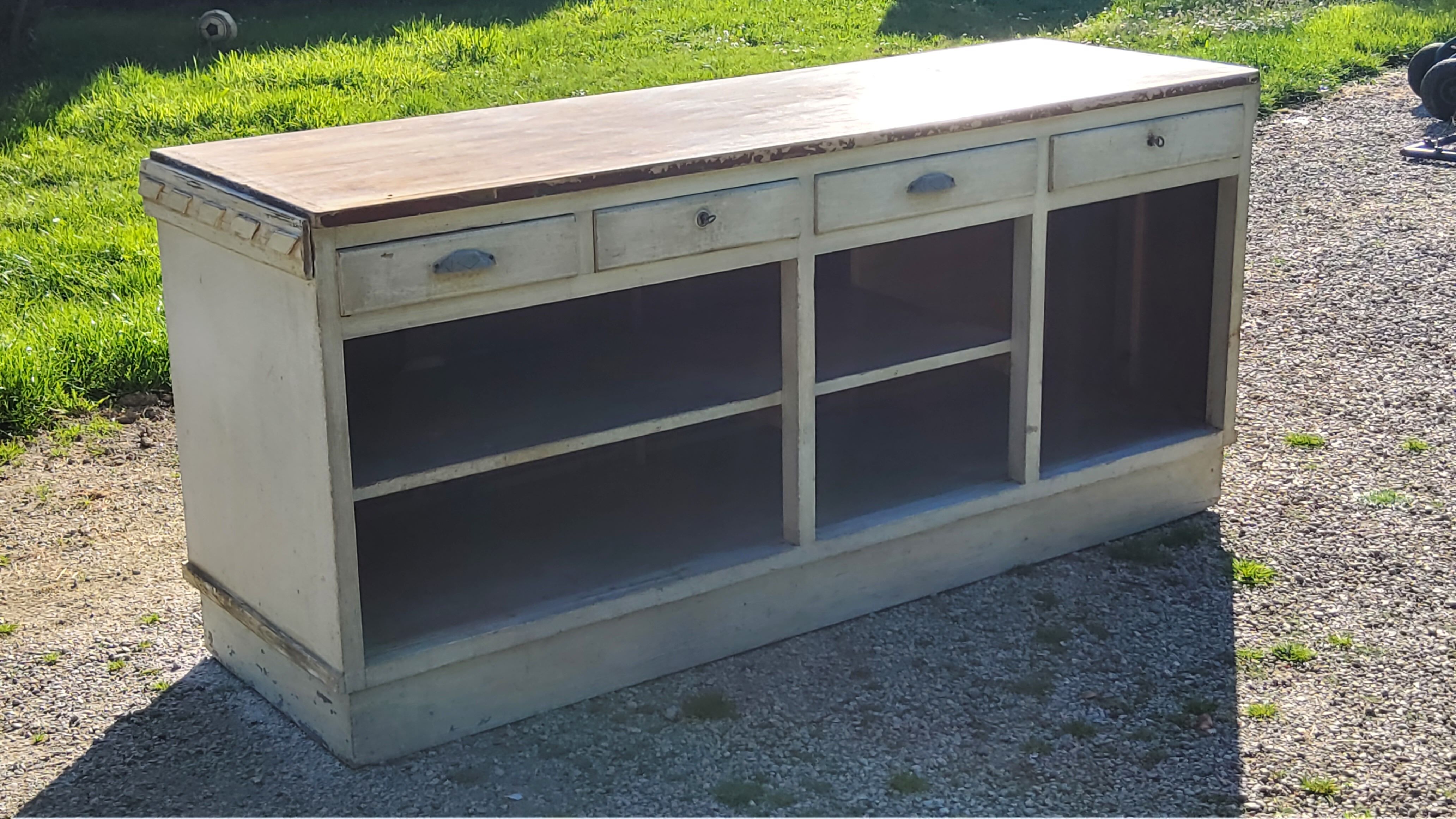 Grocery counter from the 30s