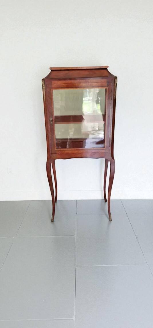 Vitrine de style Louis XV