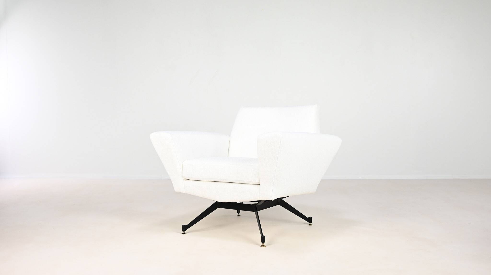 Studio Tecnico APA, Pair of Armchairs Model M530 for Lenzi. Italy C.1950