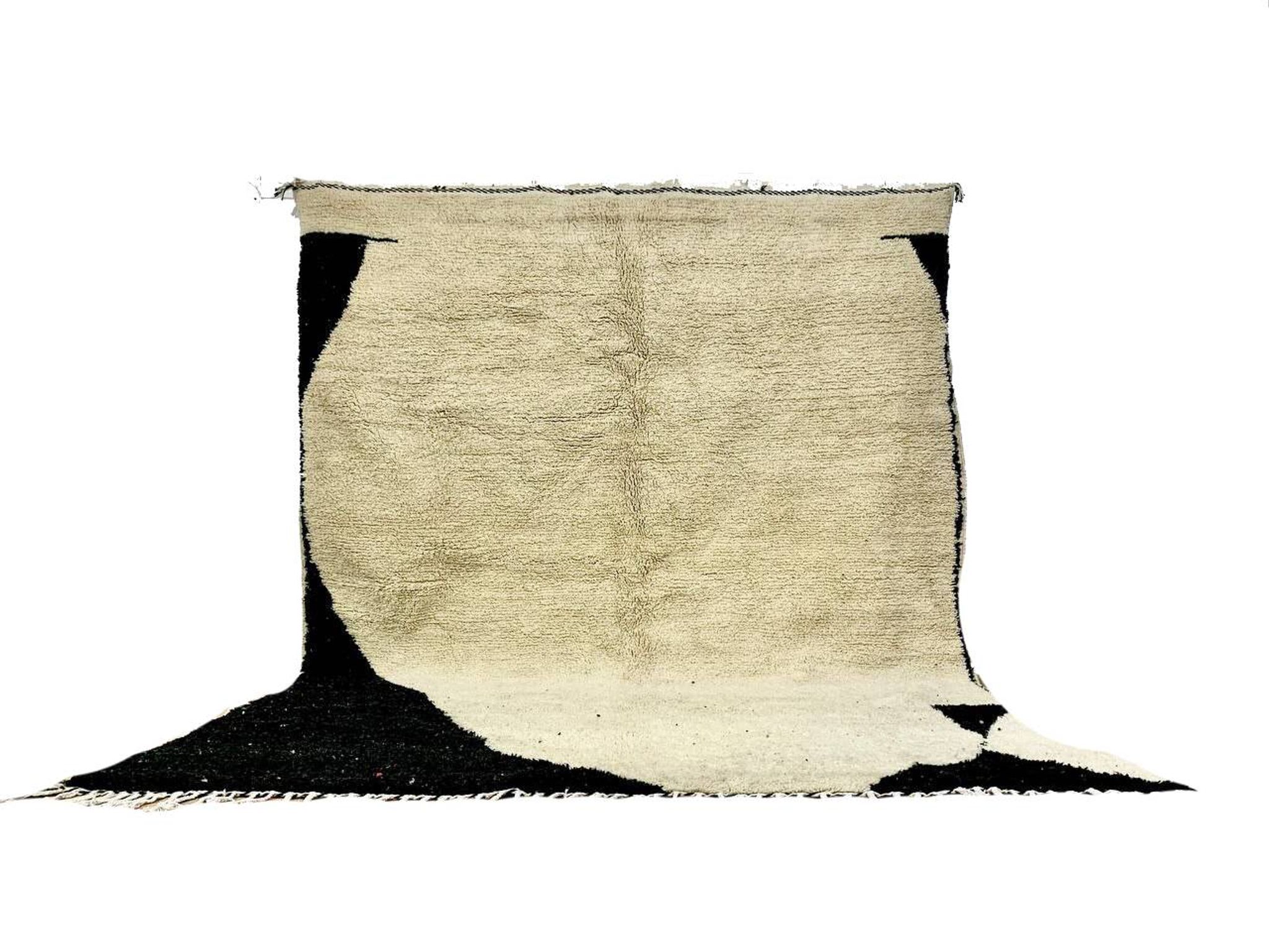 Handmade moroccan berber rug 140 x 96 cm