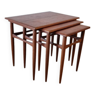 Tables Gigognes danoise en teck année 60