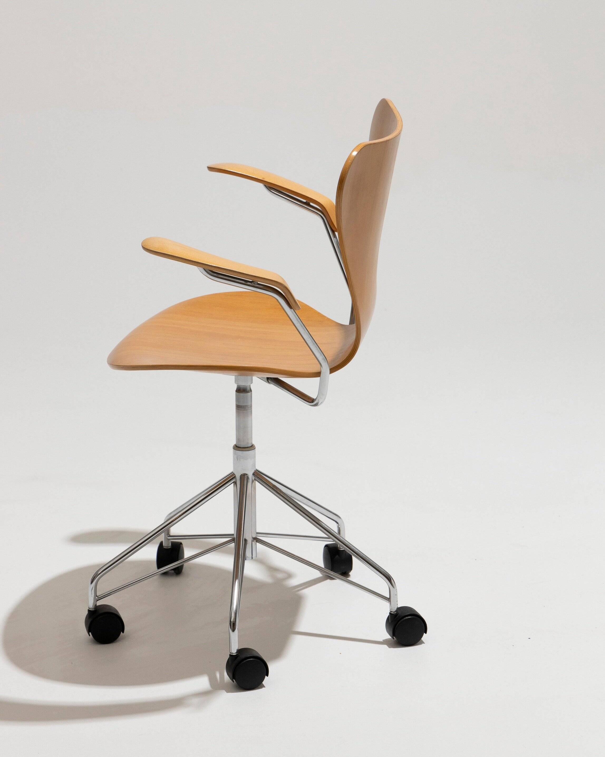 Swivel office chair 3217, Arne Jacobsen, 1960s