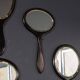 Collection antique du 19ème siècle de vingt-cinq miroirs à main en bois