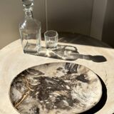 Very large pocket or dish in petrified wood