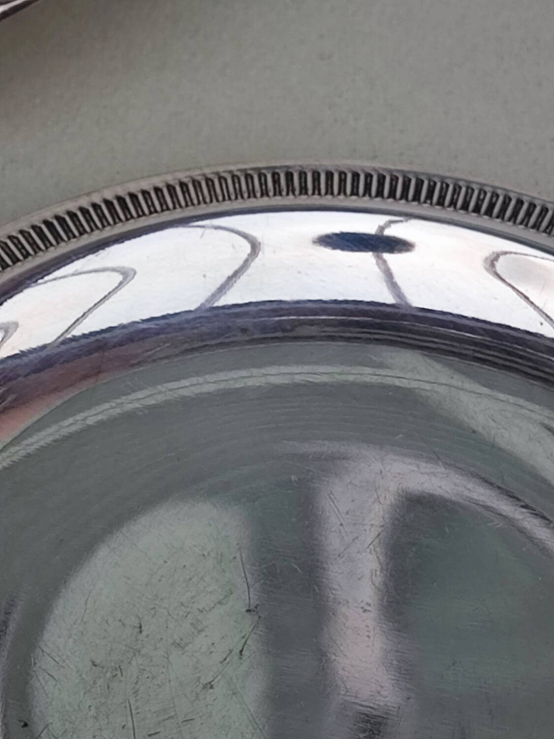 Trois sous-verres en métal argenté