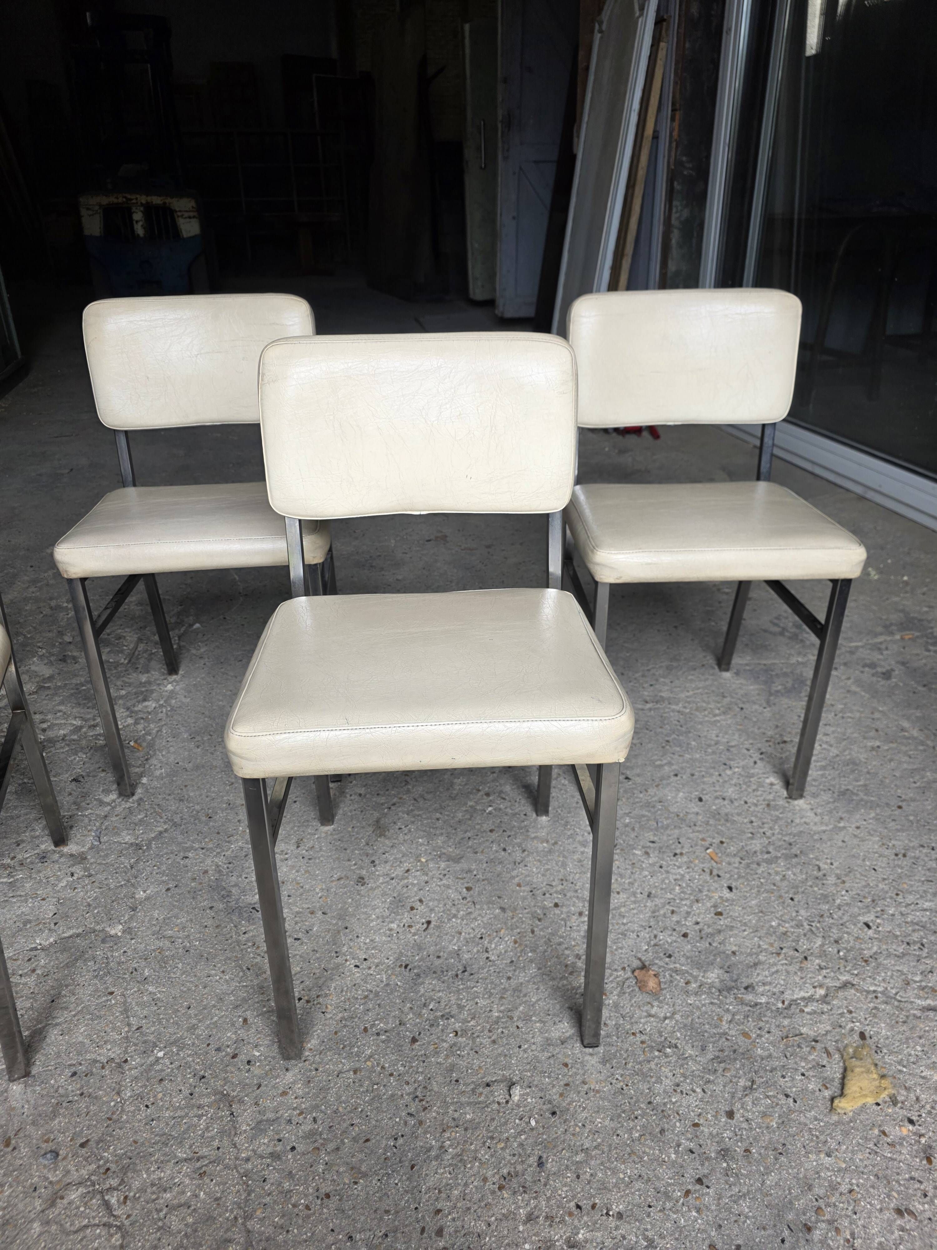 4 chrome metal chairs with faux leather from the 1970s.