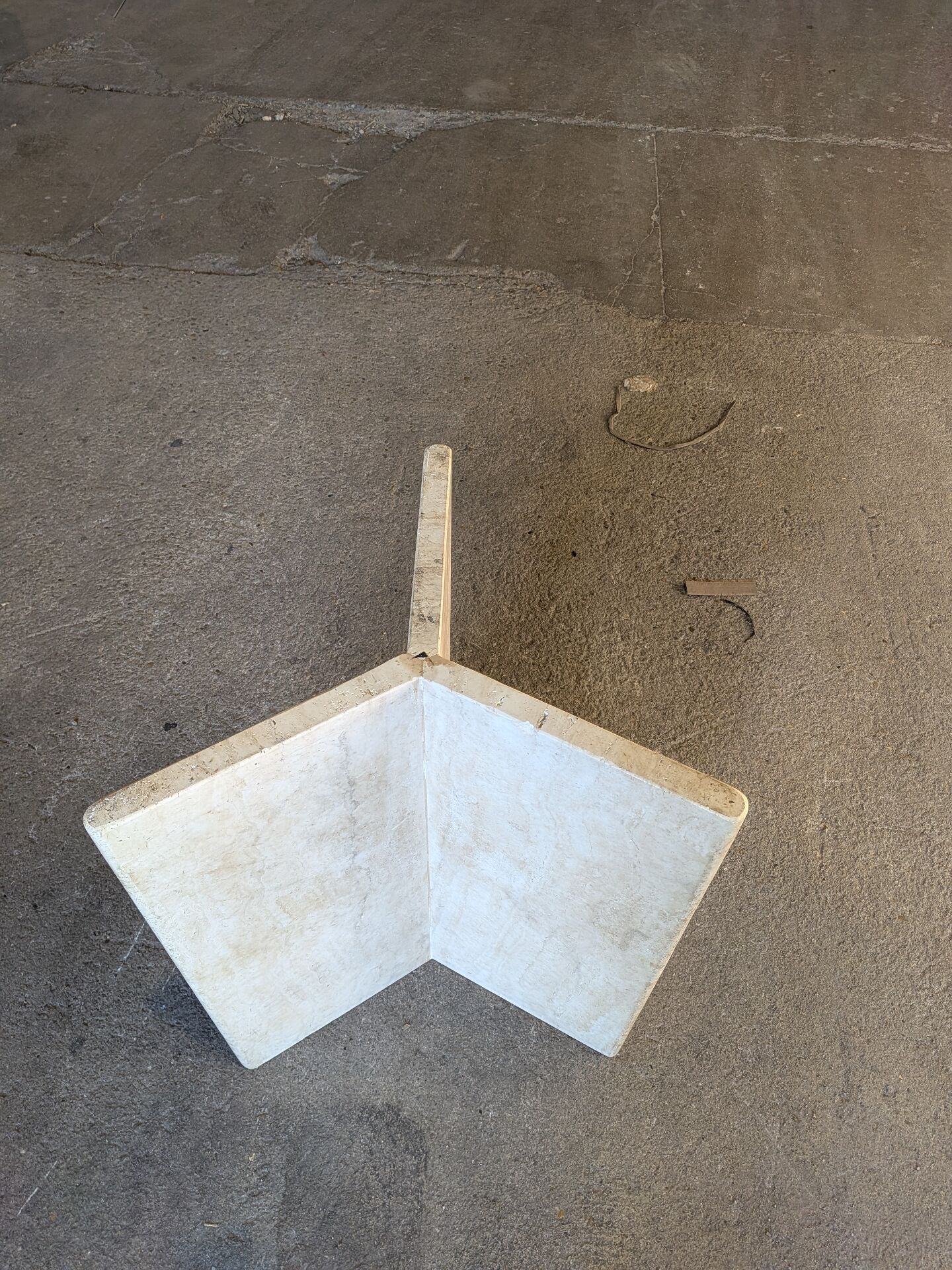 Table de salle à manger en travertin 