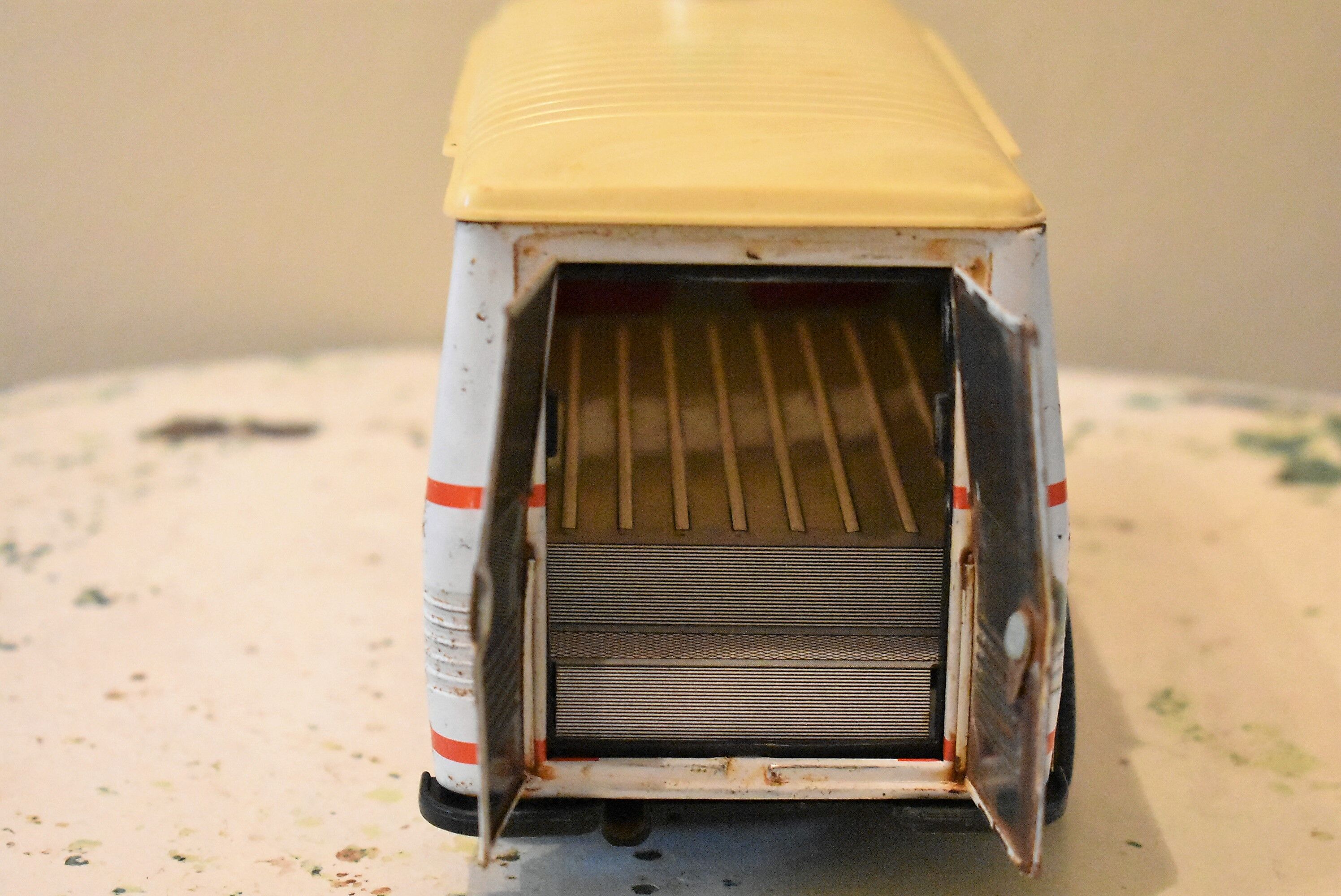 Joustra metal ambulance van