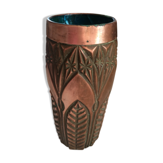 Bronze vase chiseled from the 1920s.