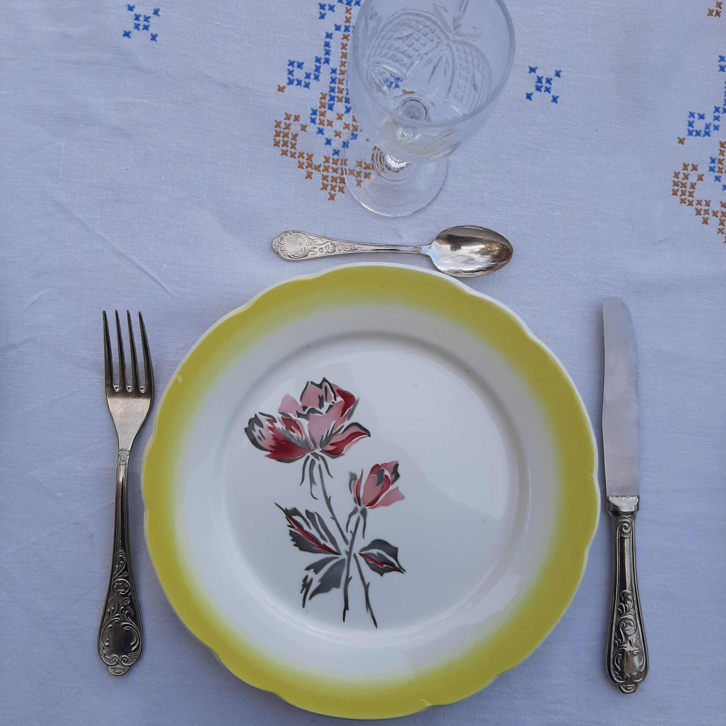 Lot 5 vintage plates pastel yellow digoin