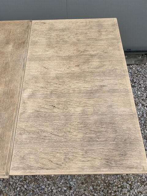 Extendable stripped farm table