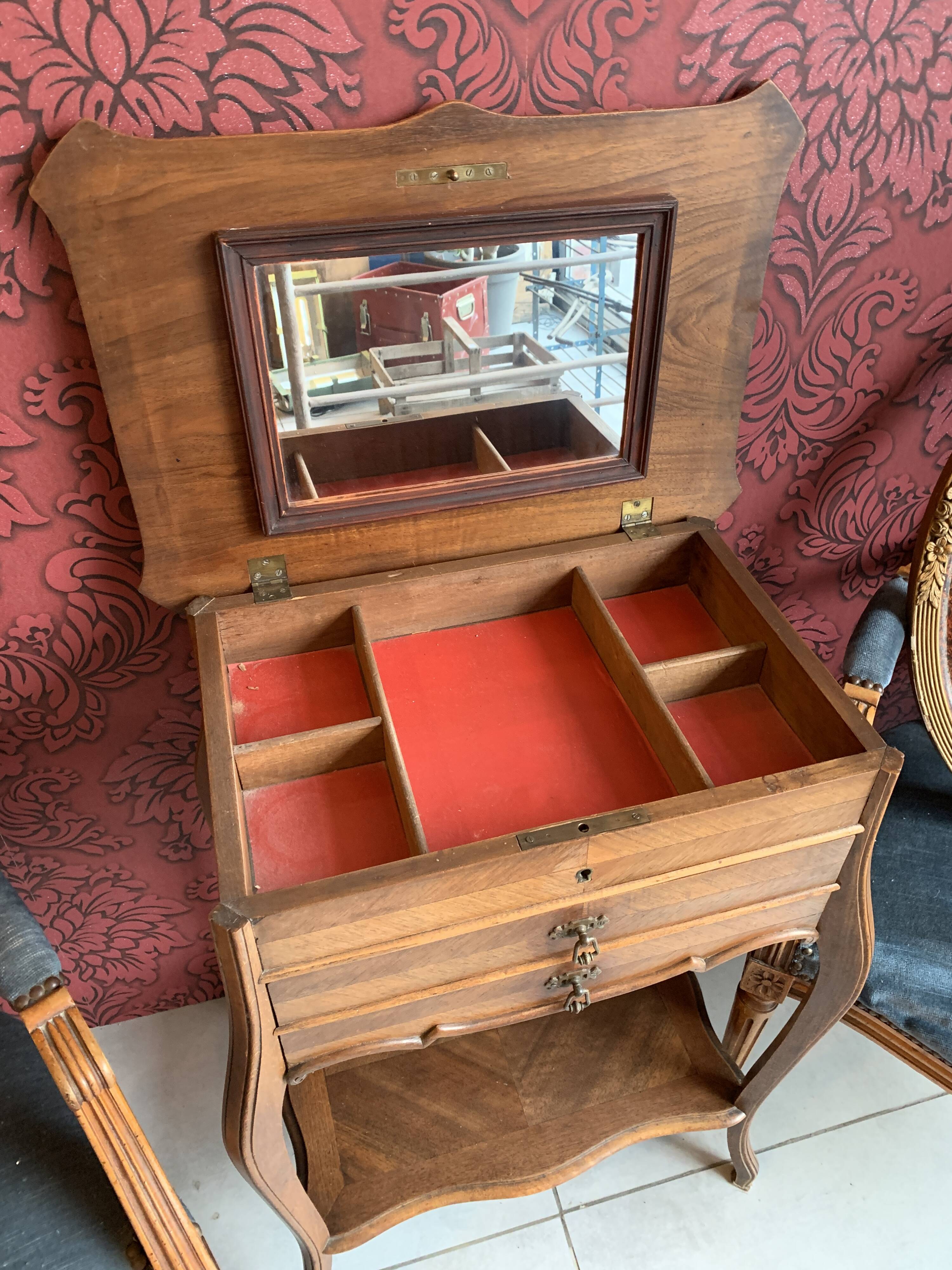 Coiffeuse en marqueterie