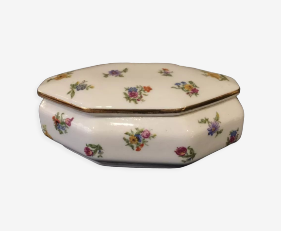 Boîte a bijoux ou bonbonniere en porcelaine de limoges decor floral