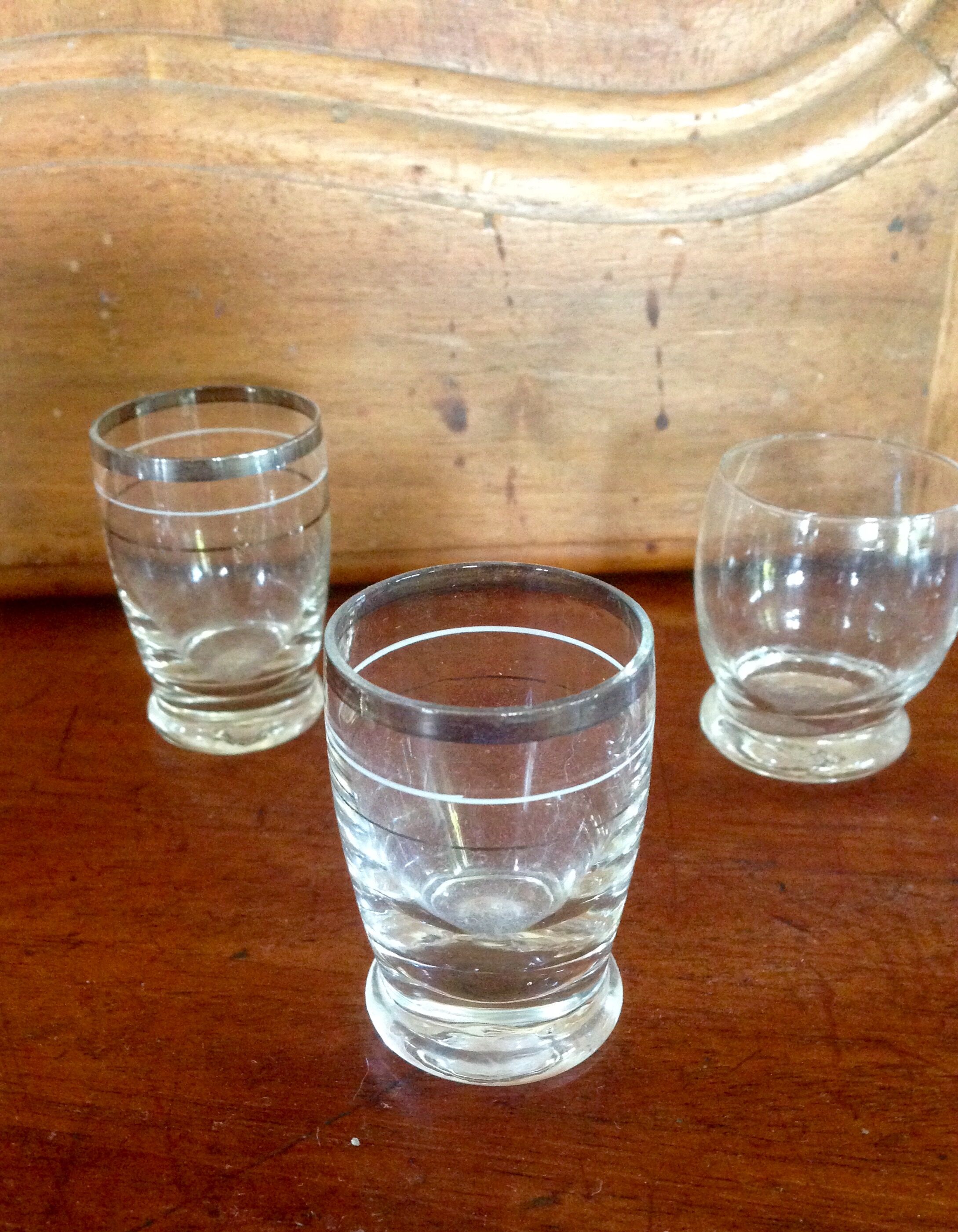 Verres anciens à liqueurs