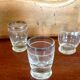 Verres anciens à liqueurs