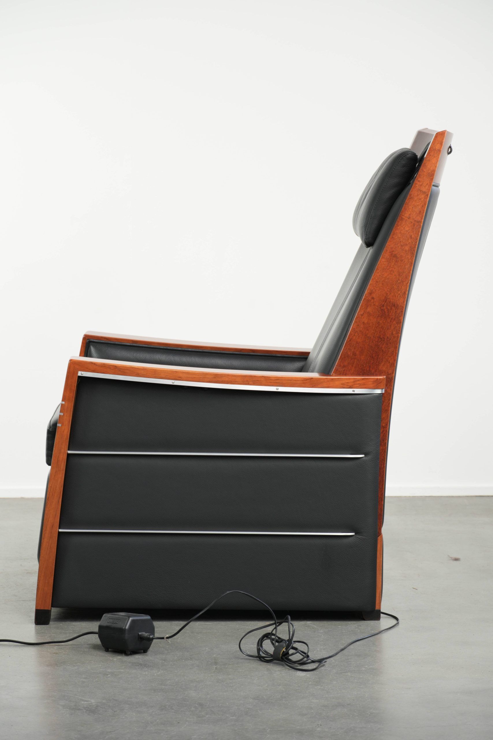 Recliner électrique réglable au design Art Déco en cuir de vache noir