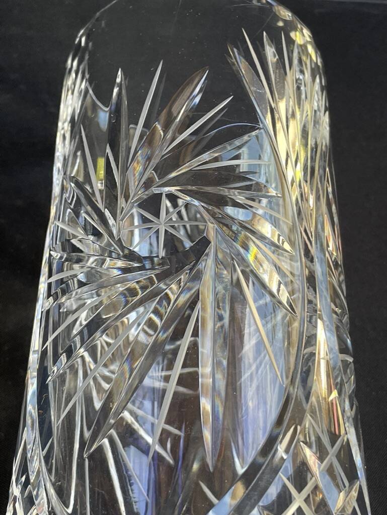 Cylindrical vase – handmade cut crystal