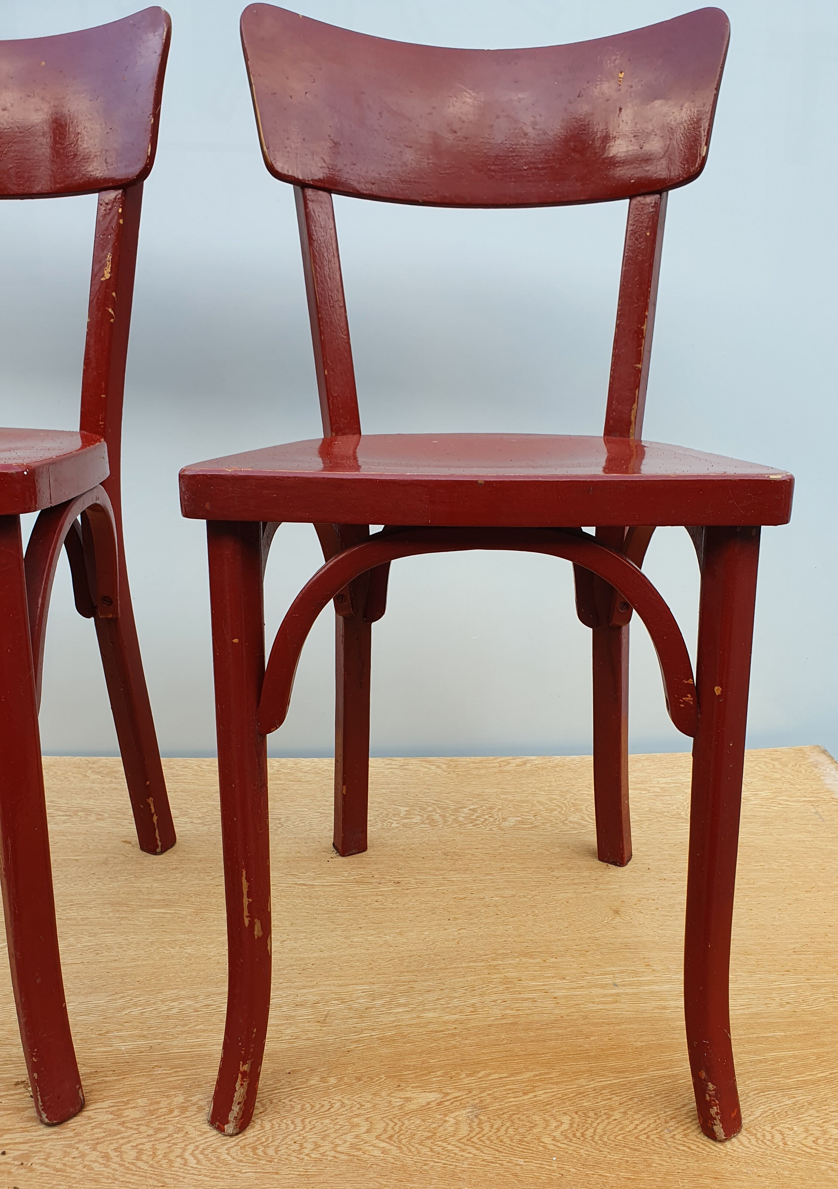 4 red chairs bistro Baumann