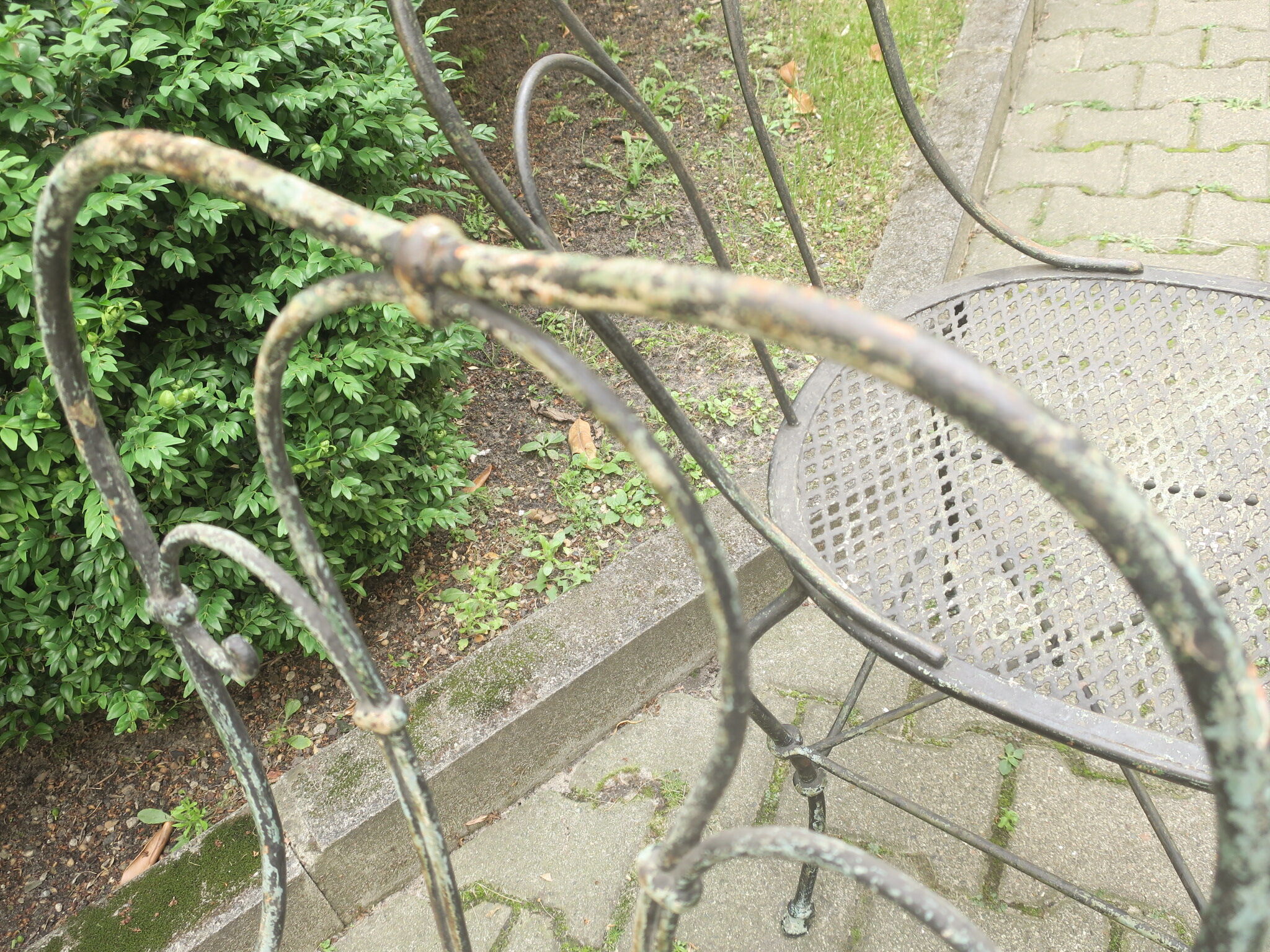 Antique wrought iron garden chairs, set of 2