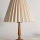 Lampe de table en laiton avec teck, Asea, Suède, années 1950.
