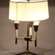 Lampe de table moderniste en métal laqué noir et doré