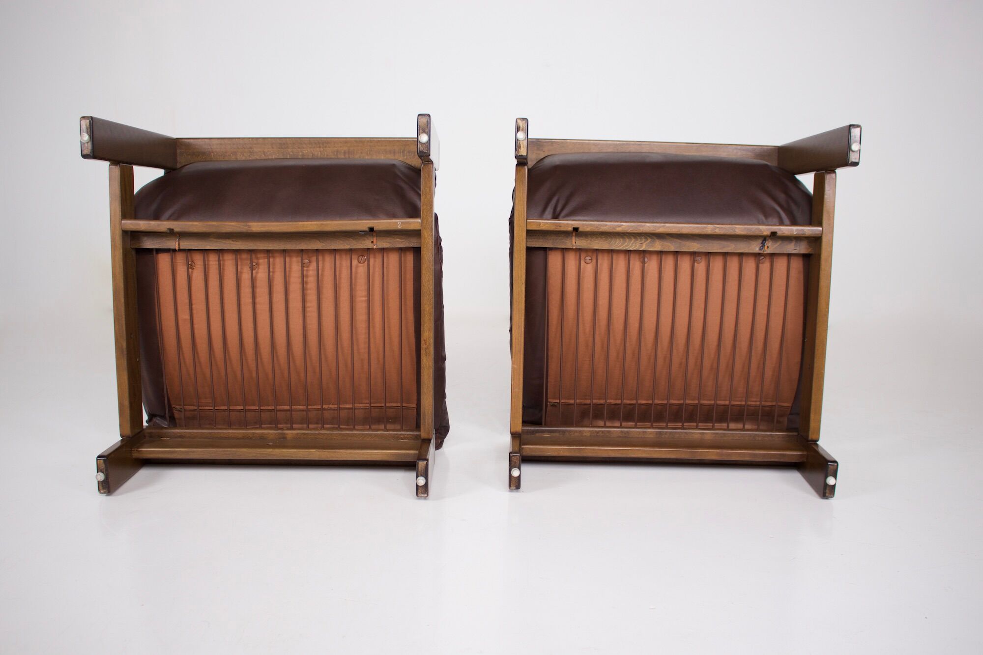 Paire de chauffeuses en cuir 1970