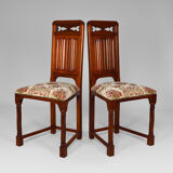 Pair of neo-Gothic chairs in Carved Walnut circa 1890