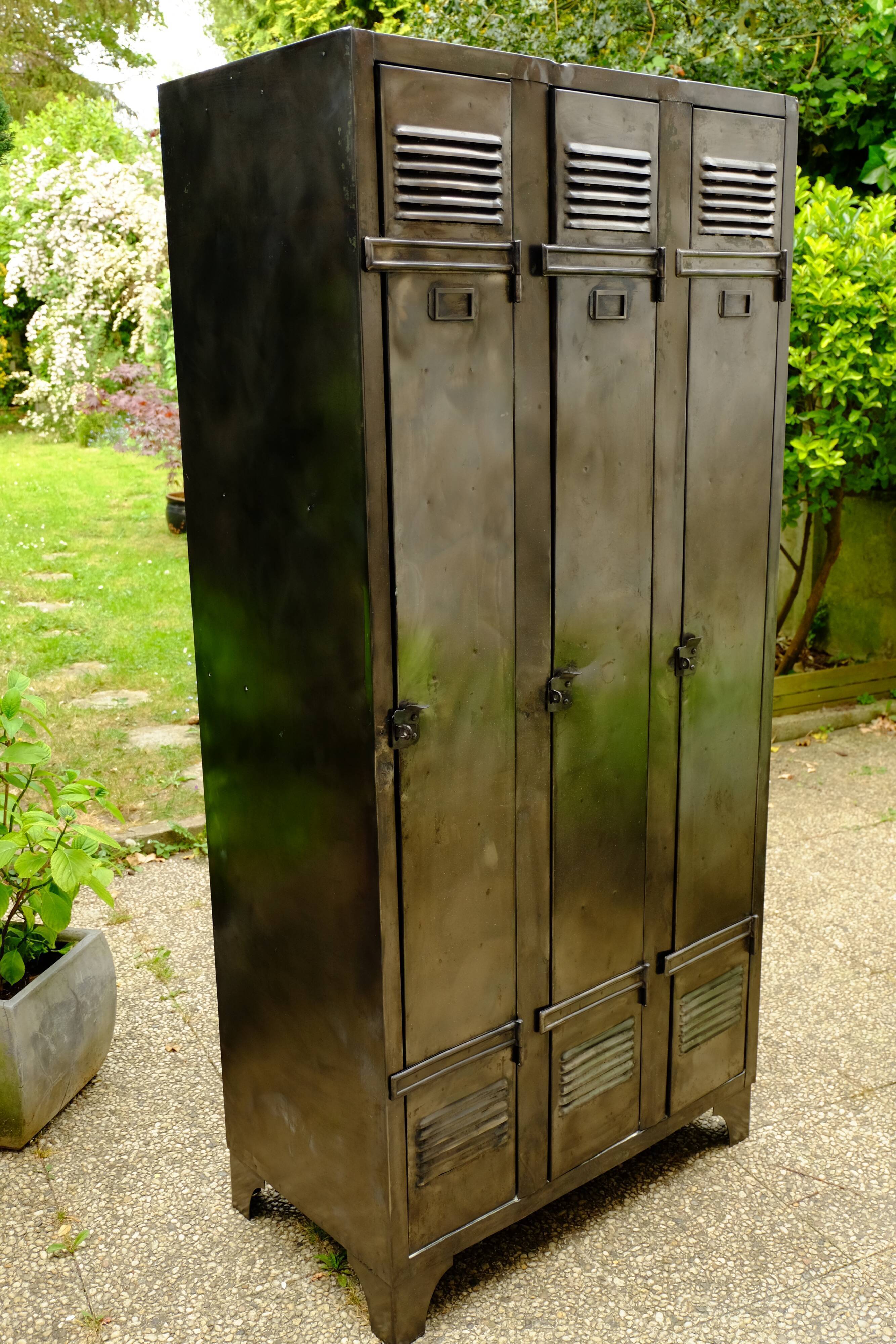 Industrial metal cloakroom