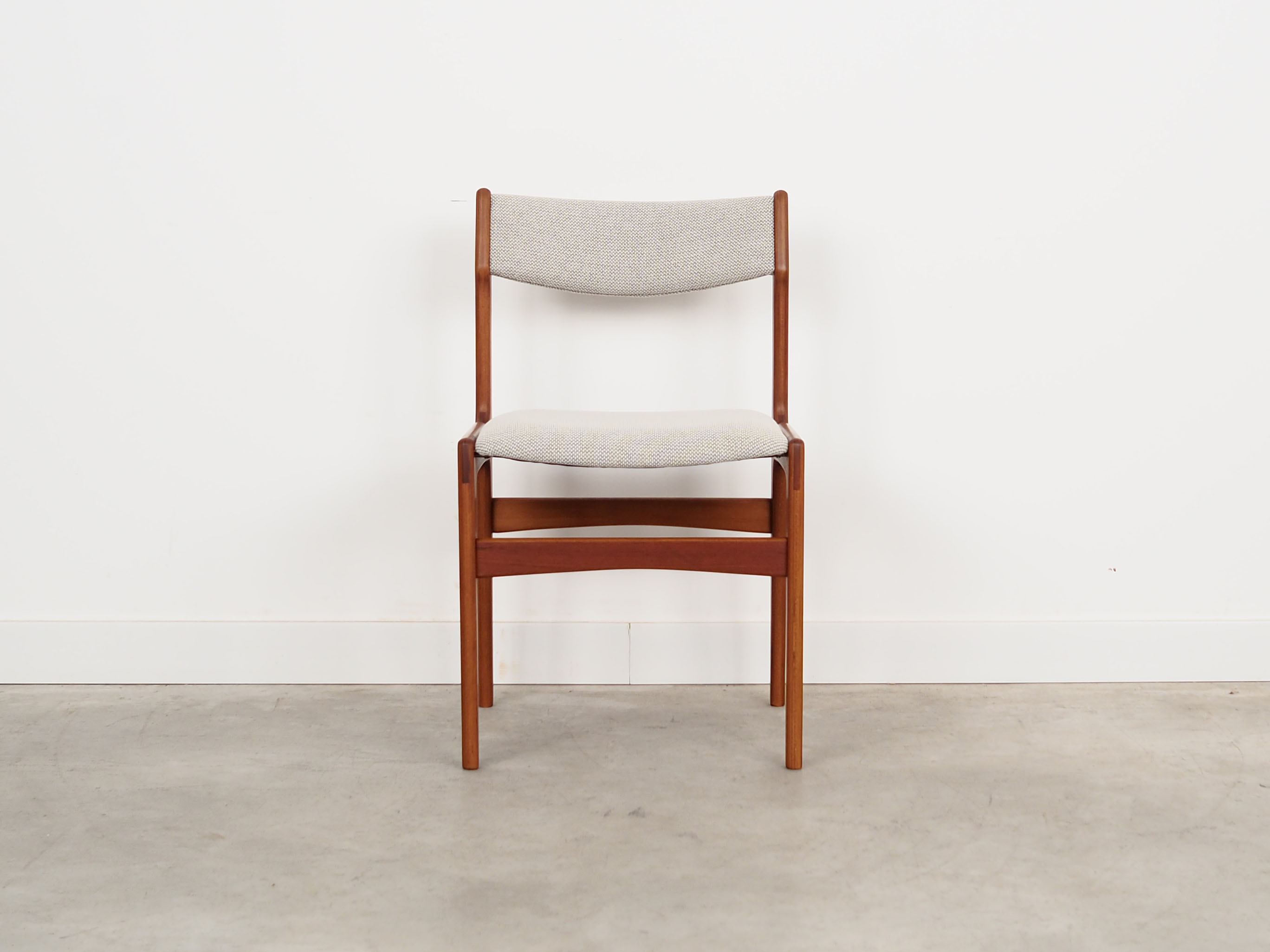 Ensemble de quatre chaises en teck, design danois, années 1970, production: Danemark