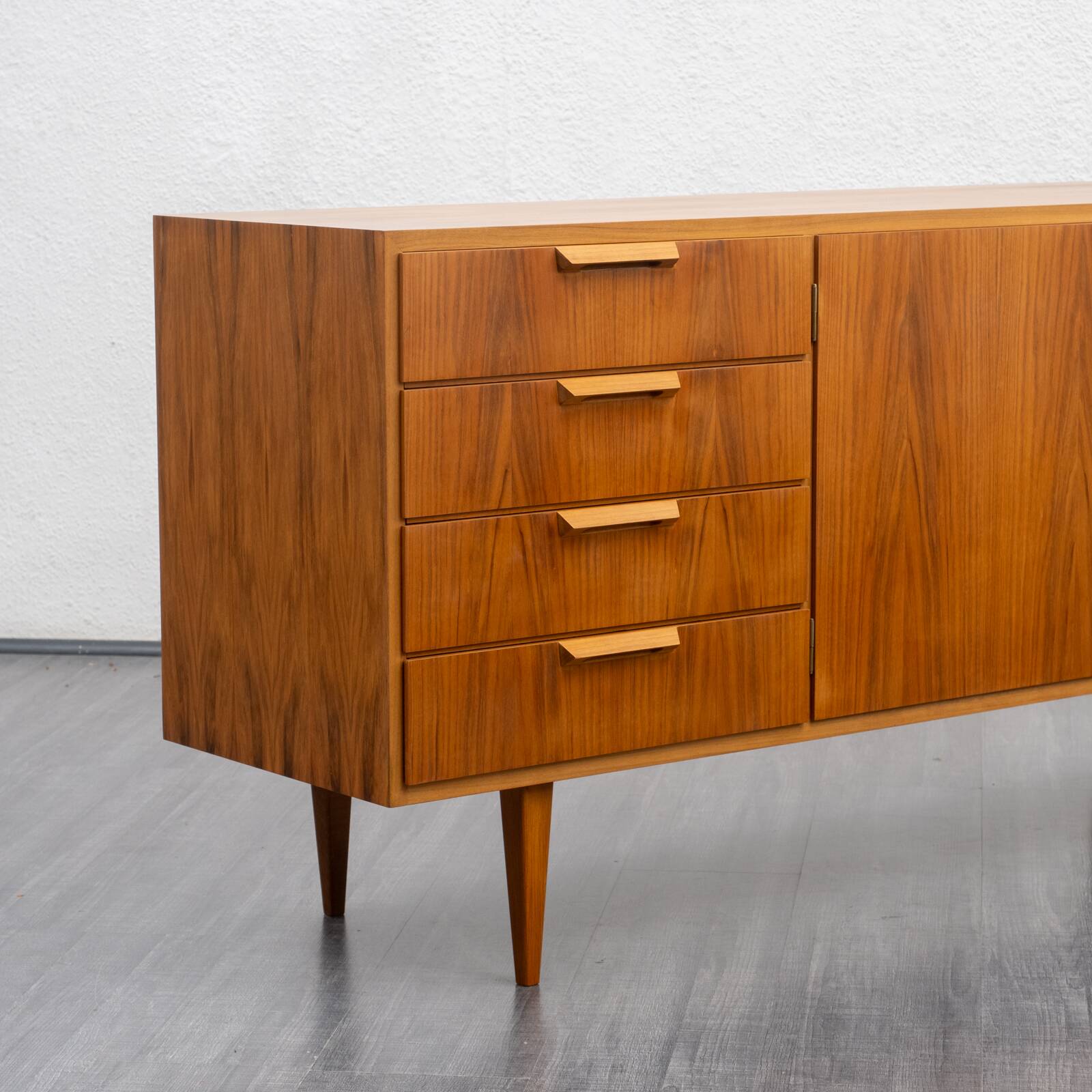 Enfilade années 60, noyer, restauré, 149cm