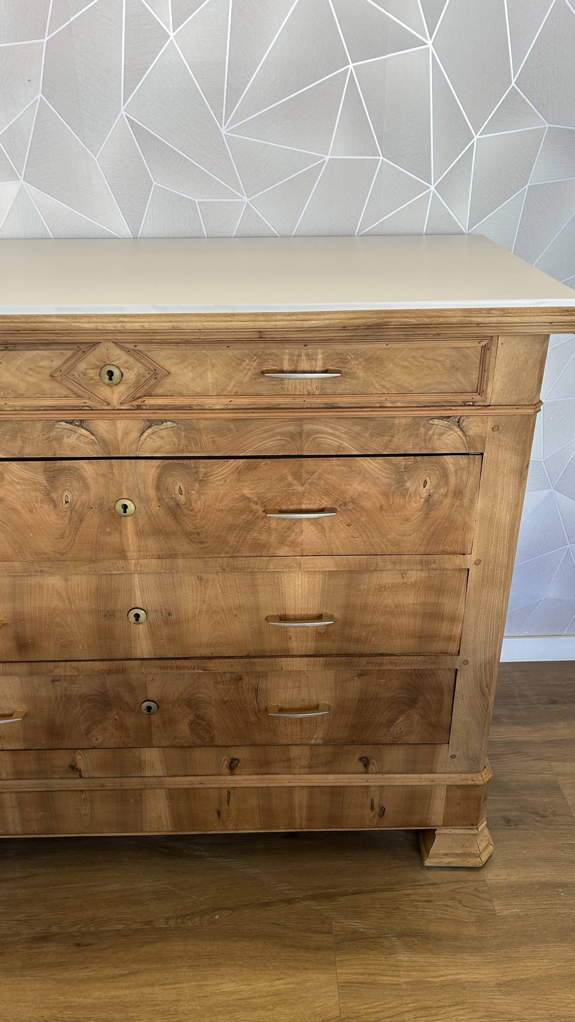Antique 4-drawer airbrushed chest of drawers