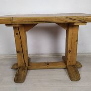 Table extérieur brutaliste