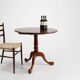 Table ronde à plateau basculant anglaise du XXe siècle en bois de cerisier, Royaume-Uni