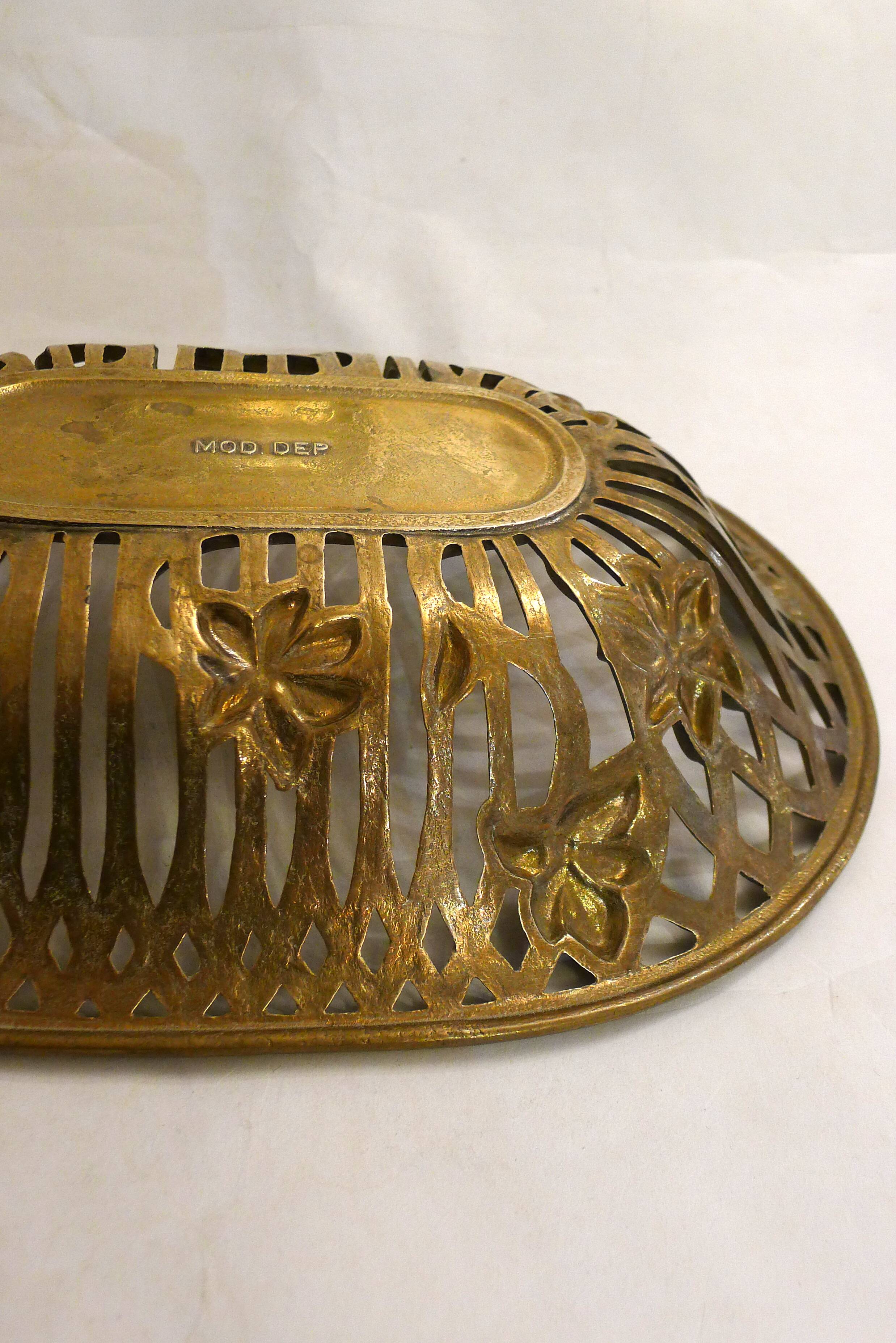 Openwork Art Nouveau basket in gilded brass