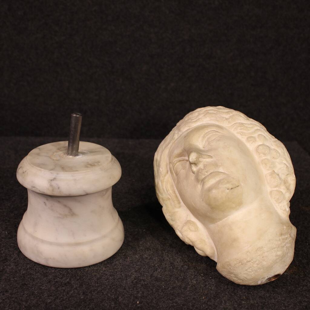 Antique Italian sculpture, white marble head from the 17th century