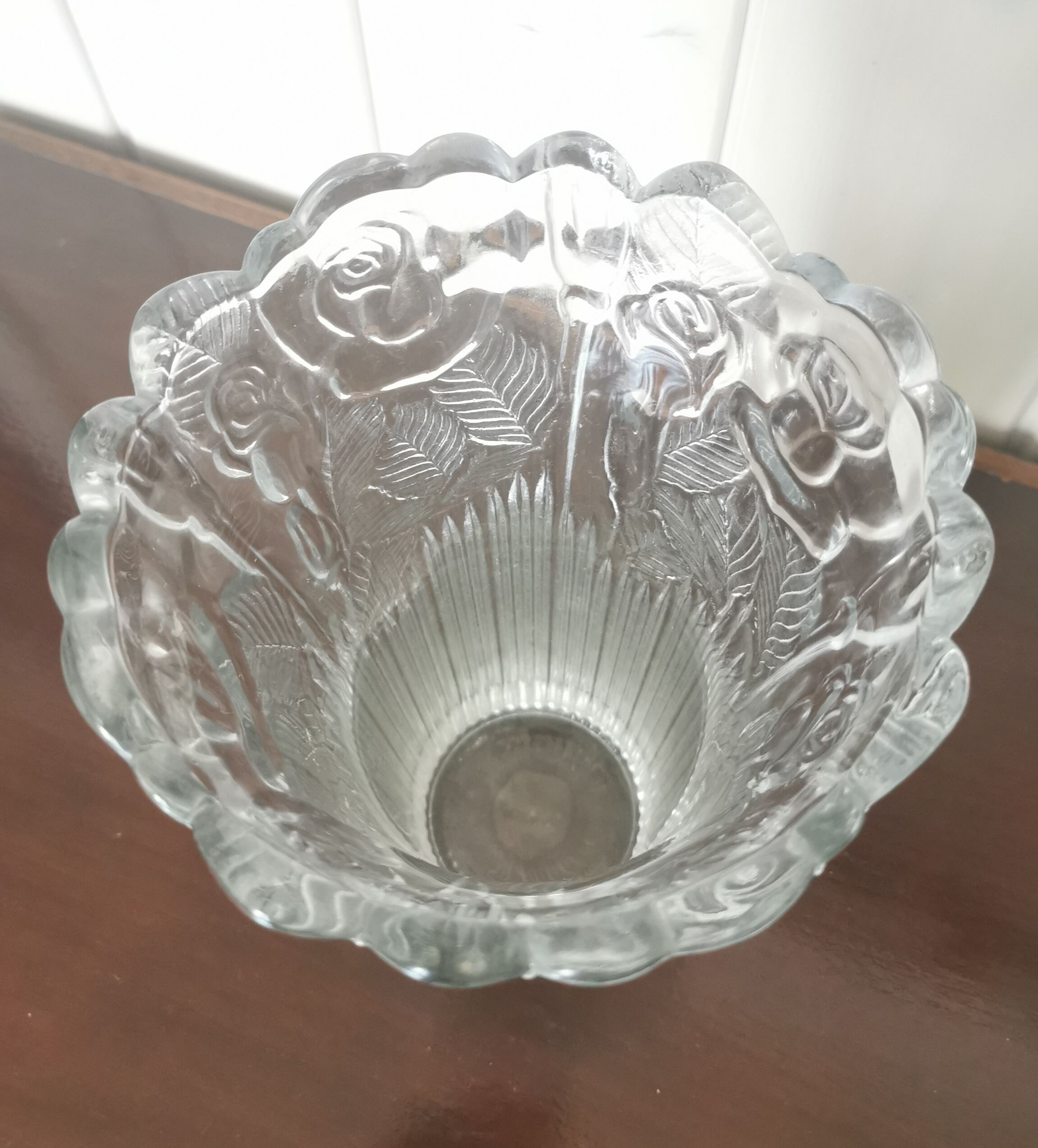 Chiseled glass vase roses pattern