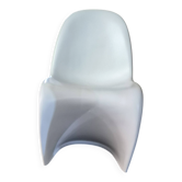 10 white chairs in the style of Verner Panton