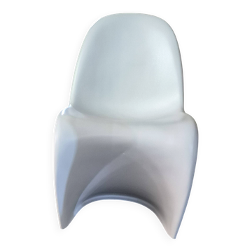 10 chaises blanches type Verner Panton