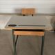 Bureau d’écolier ancien pour enfant en formica