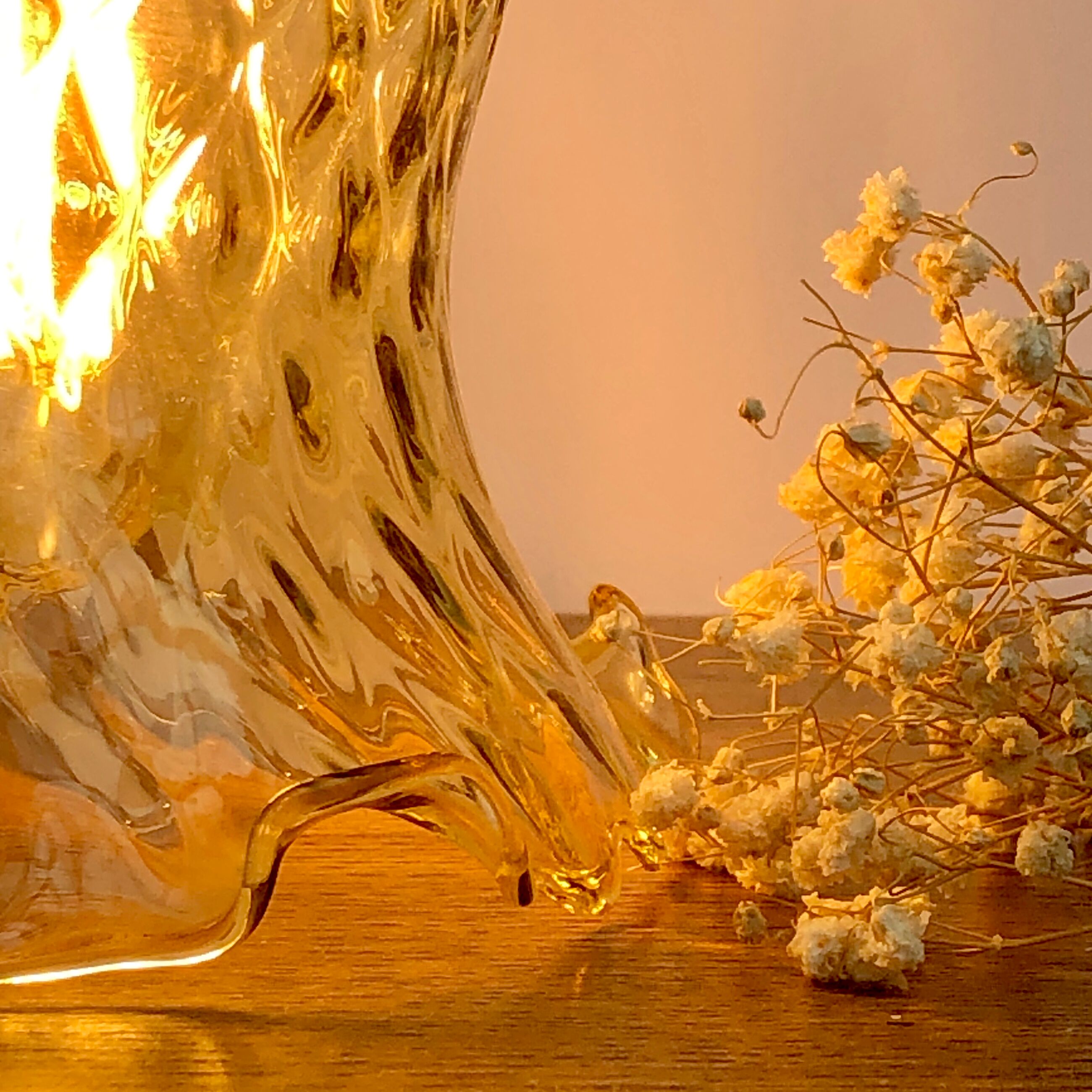 Hand lamp vintage tulip in amber glass